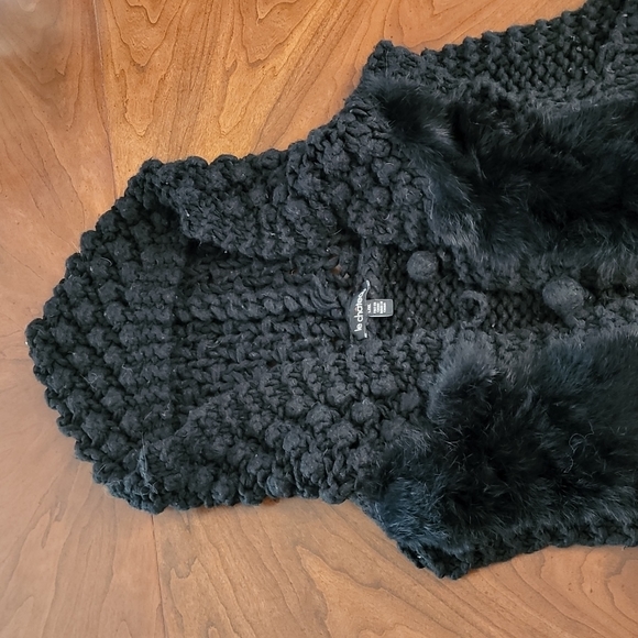 LE CHATEAU knit + fur hooded vest - Picture 3 of 12